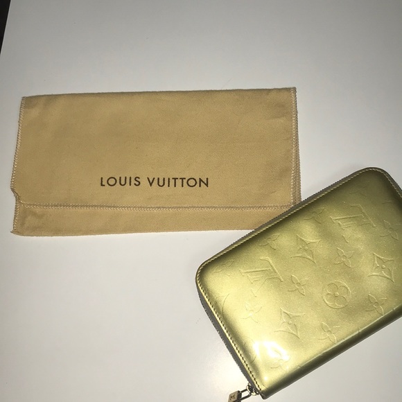 AUTHENTIC LOUIS VUITTON VERNIS GOLD ZIPPER WALLET - Picture 16 of 16